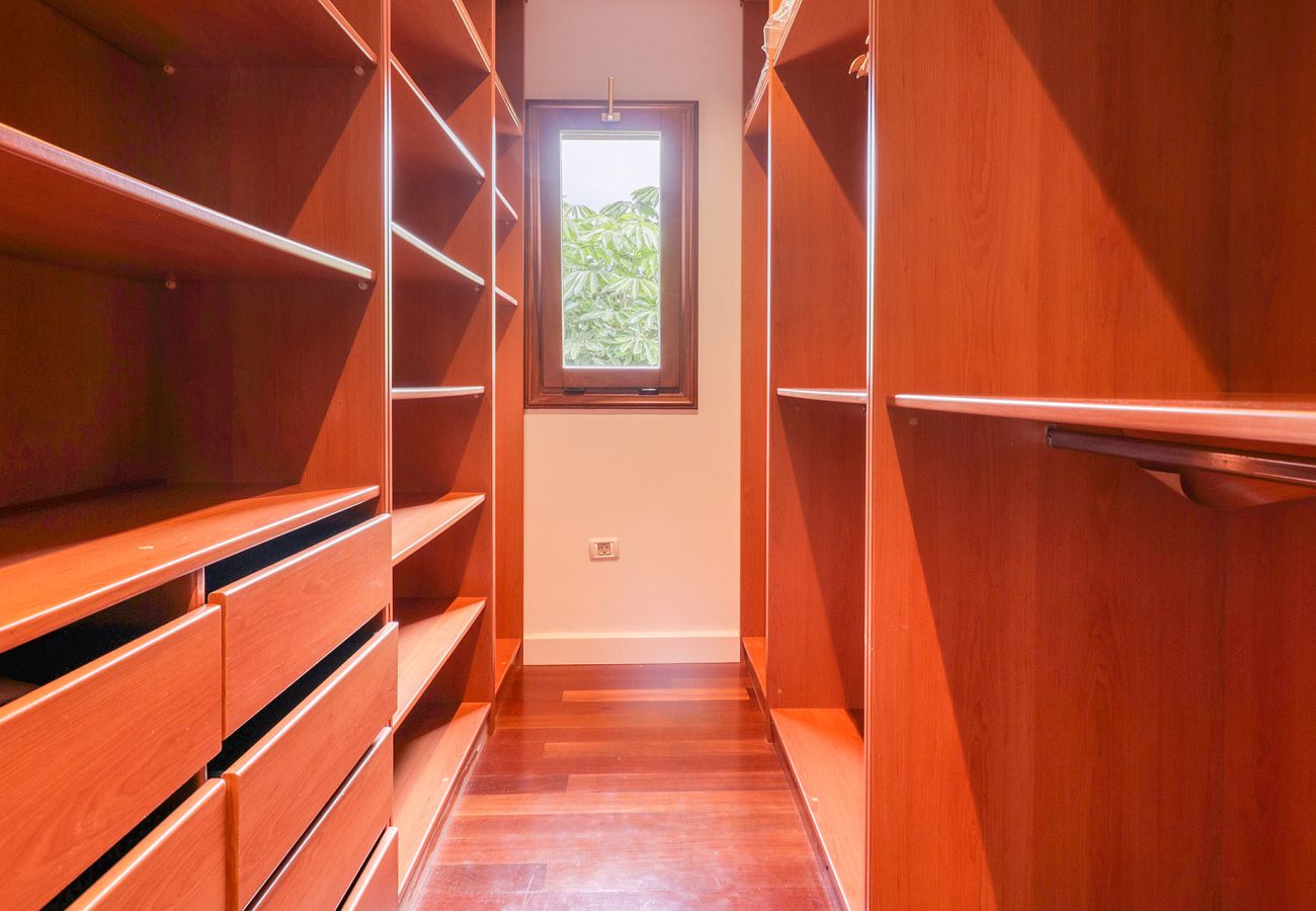 Villa in Puerto de la Cruz - 4 SZ Villa Wohnen & Arbeiten|Pool, Fitnessraum, Büro, Billard