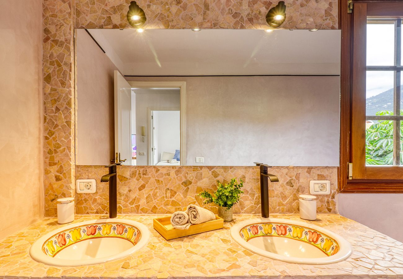 Villa in Puerto de la Cruz - 4 SZ Villa Wohnen & Arbeiten|Pool, Fitnessraum, Büro, Billard