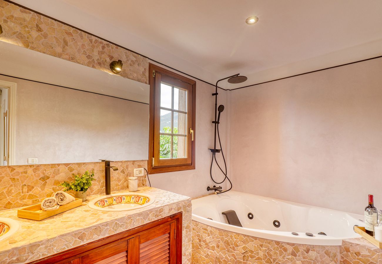 Villa in Puerto de la Cruz - 4 SZ Villa Wohnen & Arbeiten|Pool, Fitnessraum, Büro, Billard