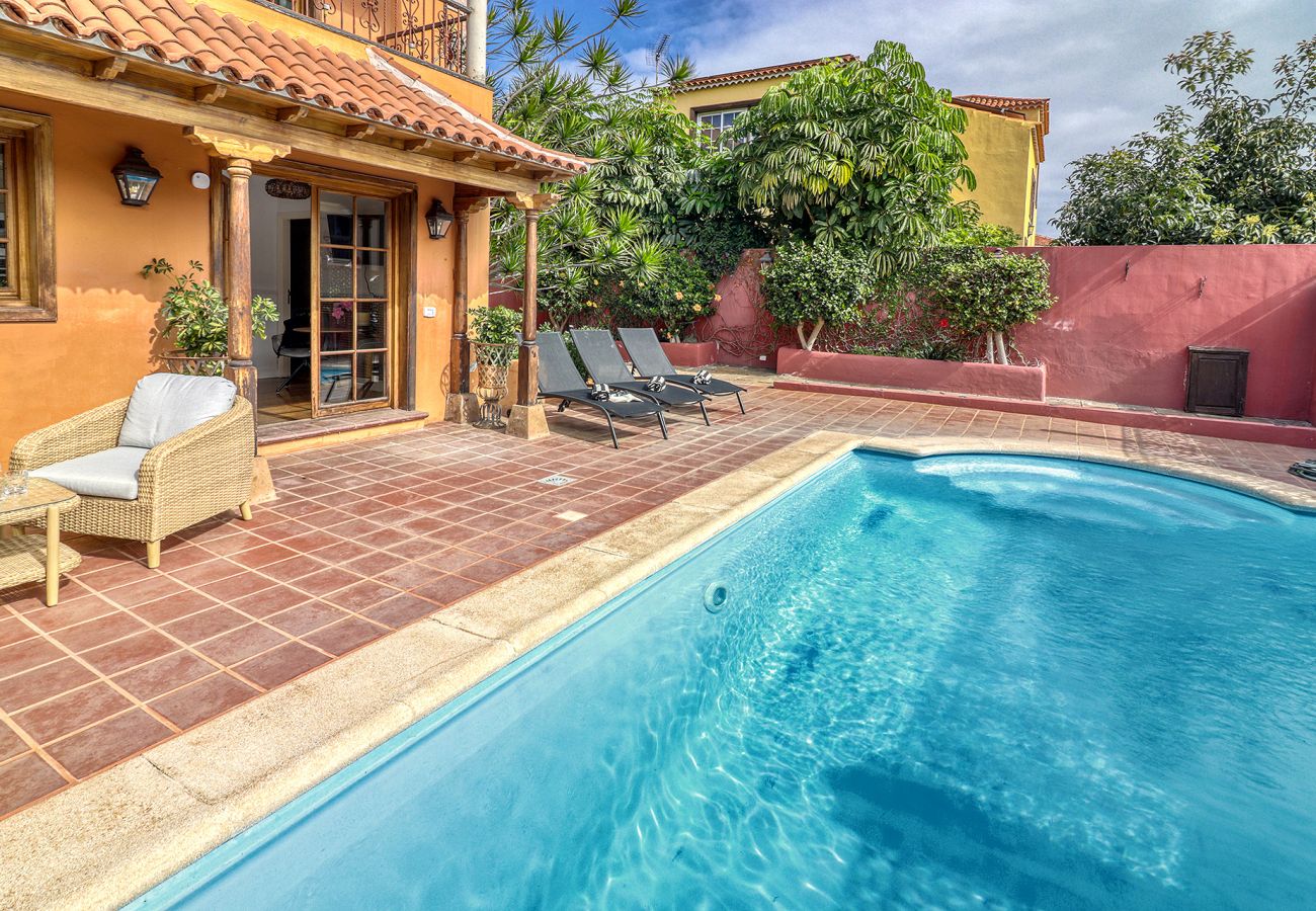 Villa in Puerto de la Cruz - 4 SZ Villa Wohnen & Arbeiten|Pool, Fitnessraum, Büro, Billard