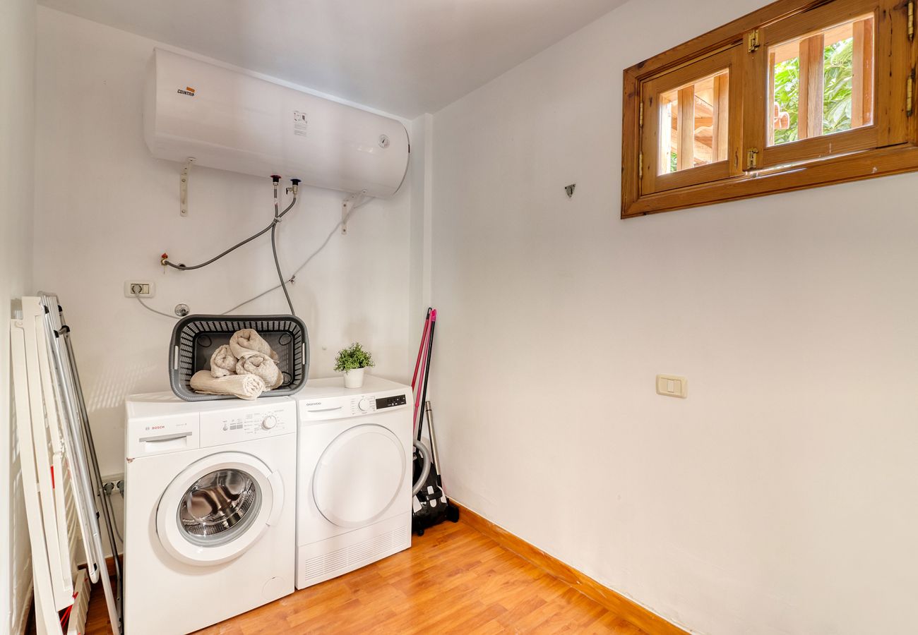 Villa en Puerto de la Cruz - Villa 4 hab Vida-Trabajo|Piscina, Gimnasio, Oficina, Billard