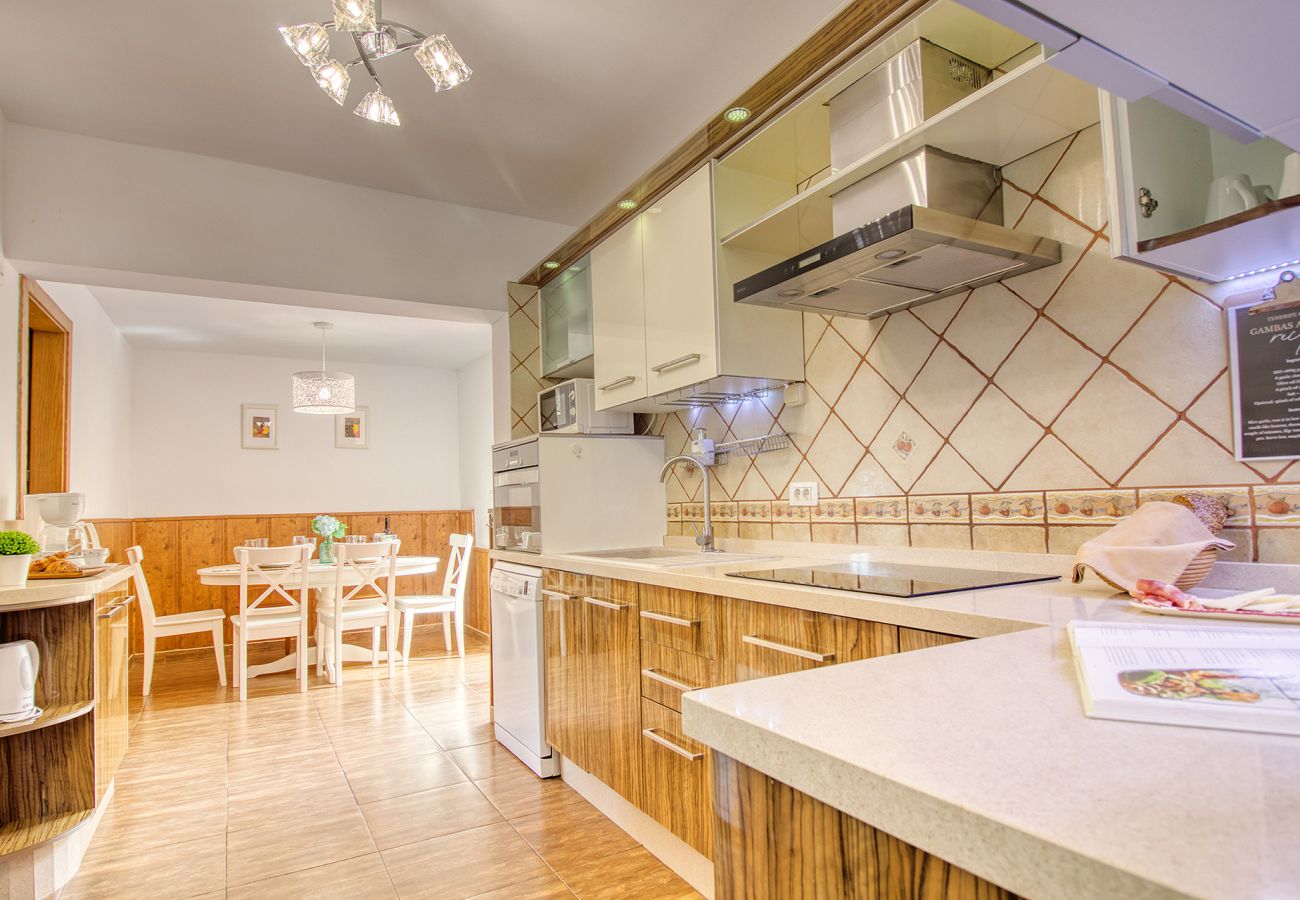 Casa en Puerto de la Cruz - Villa Wellness de 4 Habitaciones | Piscina, Sauna y Gimnasio