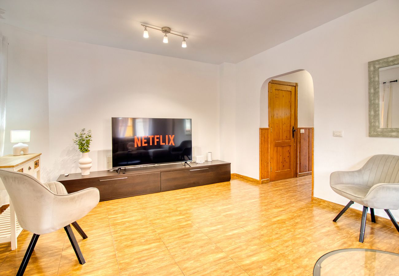 Maison à Puerto de la Cruz - Villa Bien-Être 4 Chambres | Piscine, Sauna et Salle de Sport