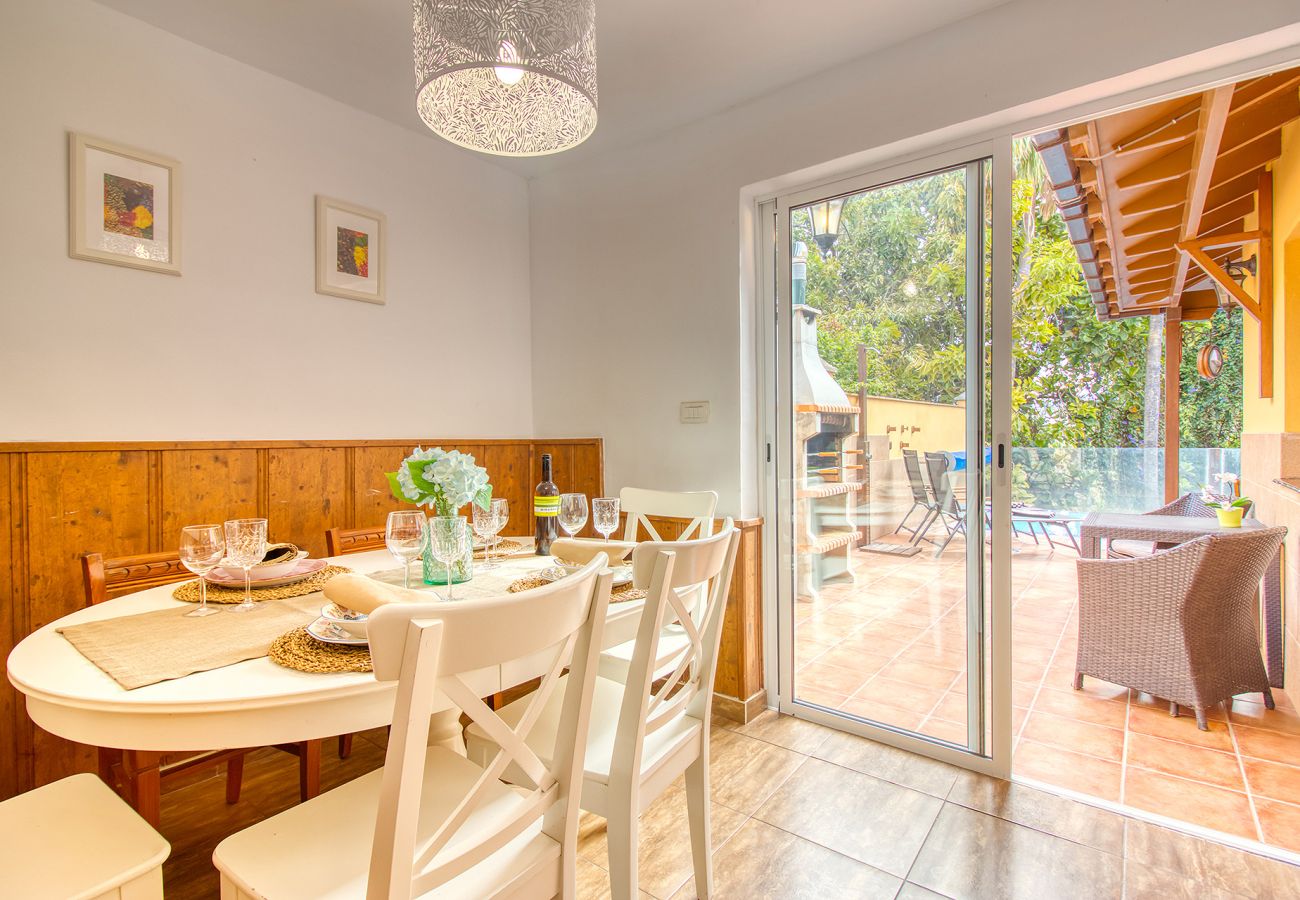 Maison à Puerto de la Cruz - Villa Bien-Être 4 Chambres | Piscine, Sauna et Salle de Sport