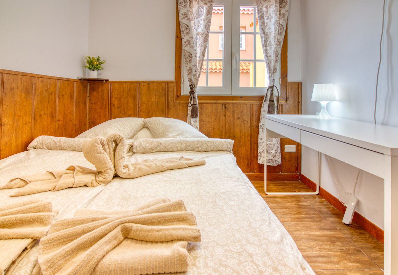 Maison à Puerto de la Cruz - Villa Bien-Être 4 Chambres | Piscine, Sauna et Salle de Sport