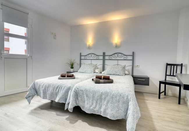 Apartment in Icod de los Vinos - Spacious Central Apt. w/ private parking/ocean view Apartment in Icod de los Vinos - Spacious Central Apt. w/ private parking/ocean view