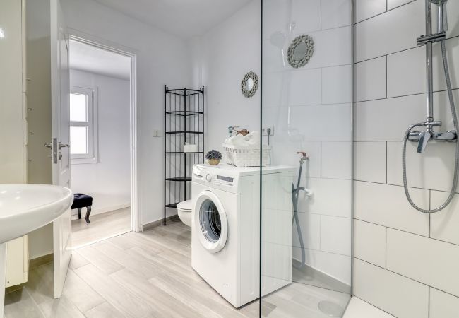 Apartment in Icod de los Vinos - Spacious Central Apt. w/ private parking/ocean view Apartment in Icod de los Vinos - Spacious Central Apt. w/ private parking/ocean view