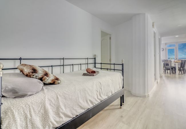 Apartment in Icod de los Vinos - Spacious Central Apt. w/ private parking/ocean view Apartment in Icod de los Vinos - Spacious Central Apt. w/ private parking/ocean view