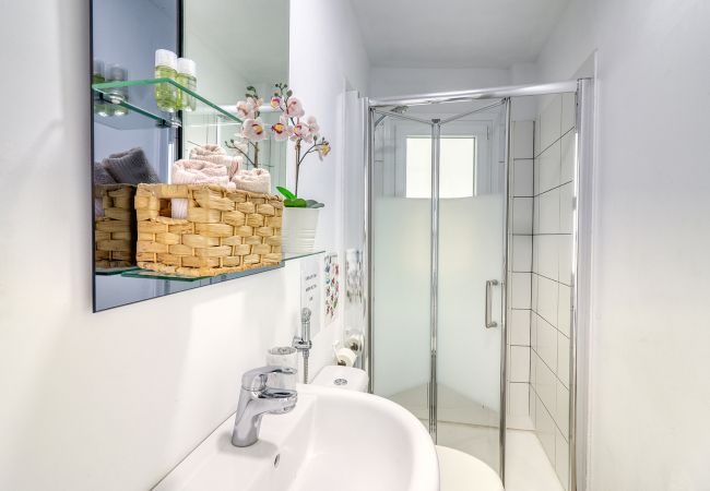 Apartment in Icod de los Vinos - Spacious Central Apt. w/ private parking/ocean view Apartment in Icod de los Vinos - Spacious Central Apt. w/ private parking/ocean view