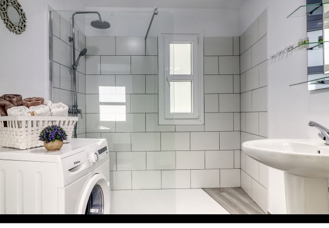 Apartment in Icod de los Vinos - Spacious Central Apt. w/ private parking/ocean view Apartment in Icod de los Vinos - Spacious Central Apt. w/ private parking/ocean view