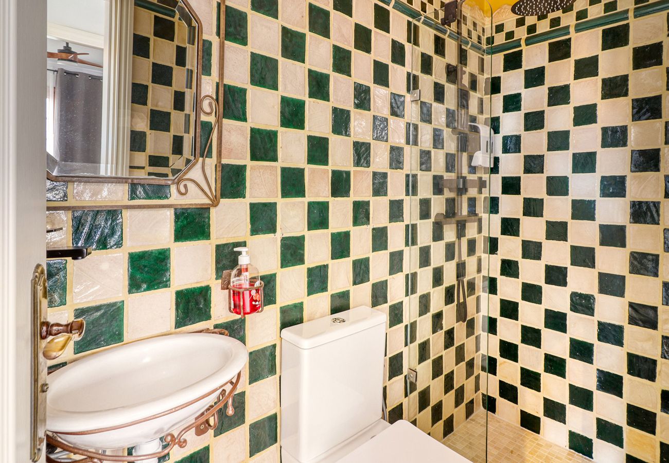 Villa in Puerto de la Cruz - 4BR Work-Life Villa|Pool, Gym, Office, Billiard