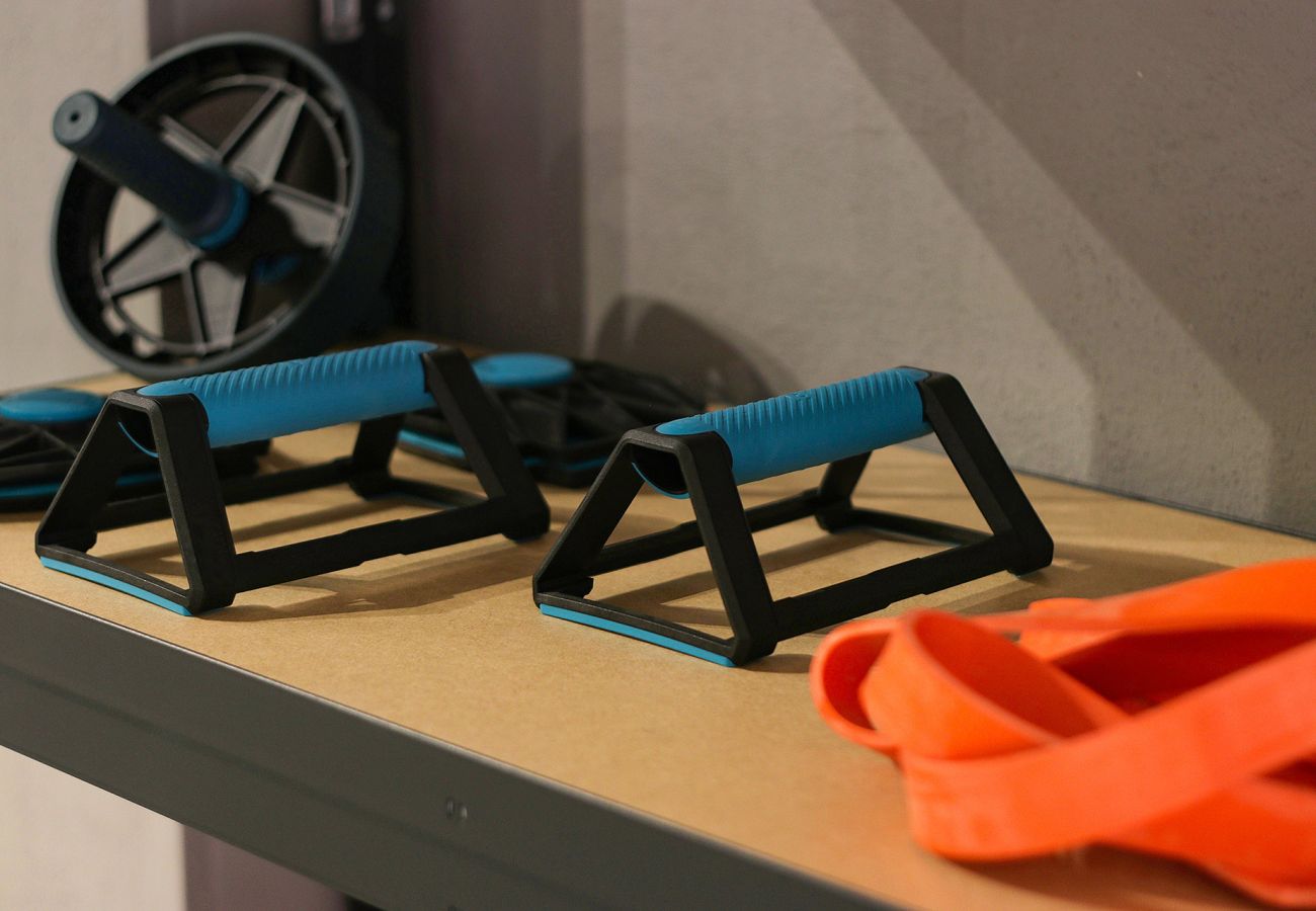 Villa in Puerto de la Cruz - 4BR Work-Life Villa|Pool, Gym, Office, Billiard