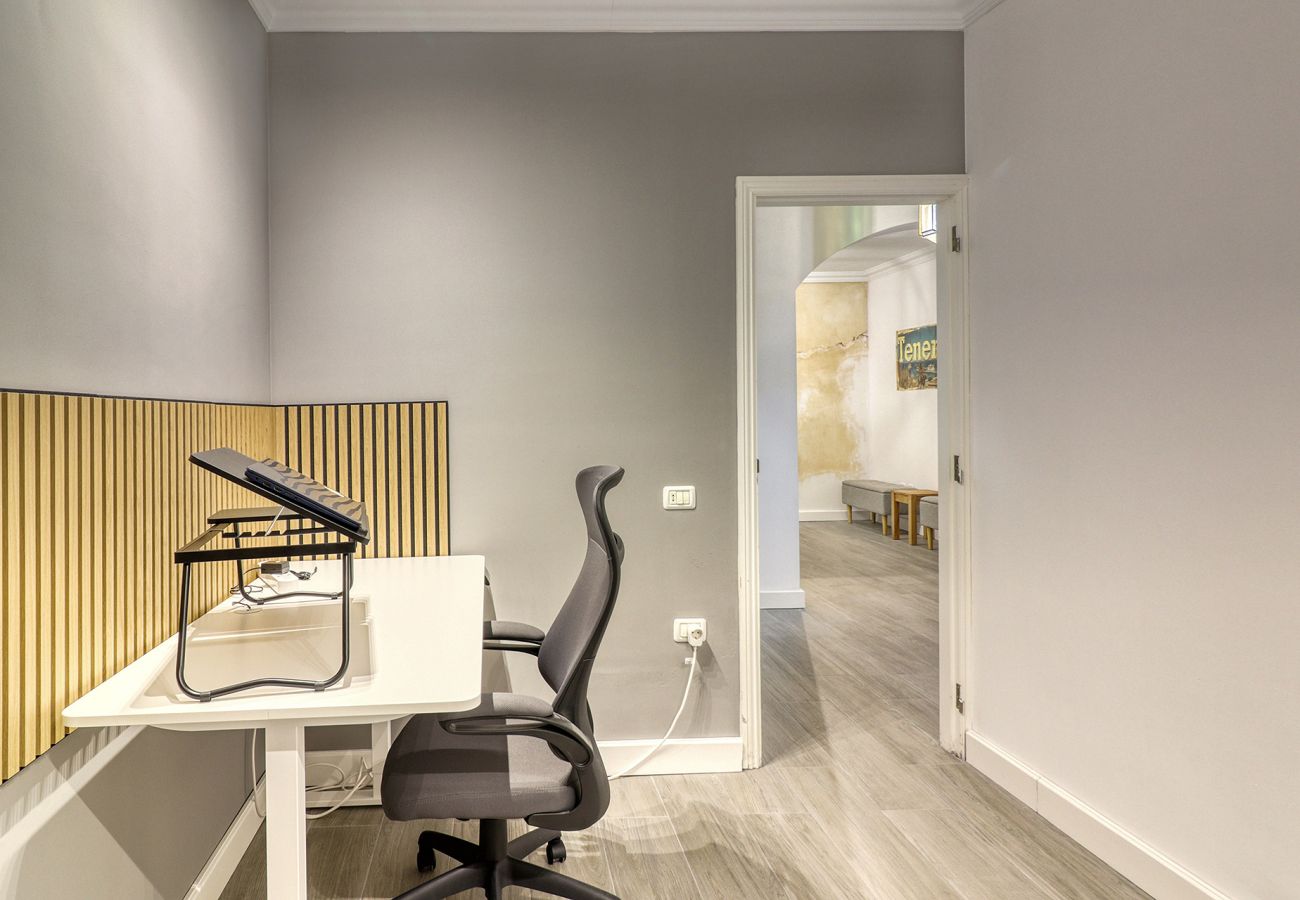 Villa in Puerto de la Cruz - 4BR Work-Life Villa|Pool, Gym, Office, Billiard