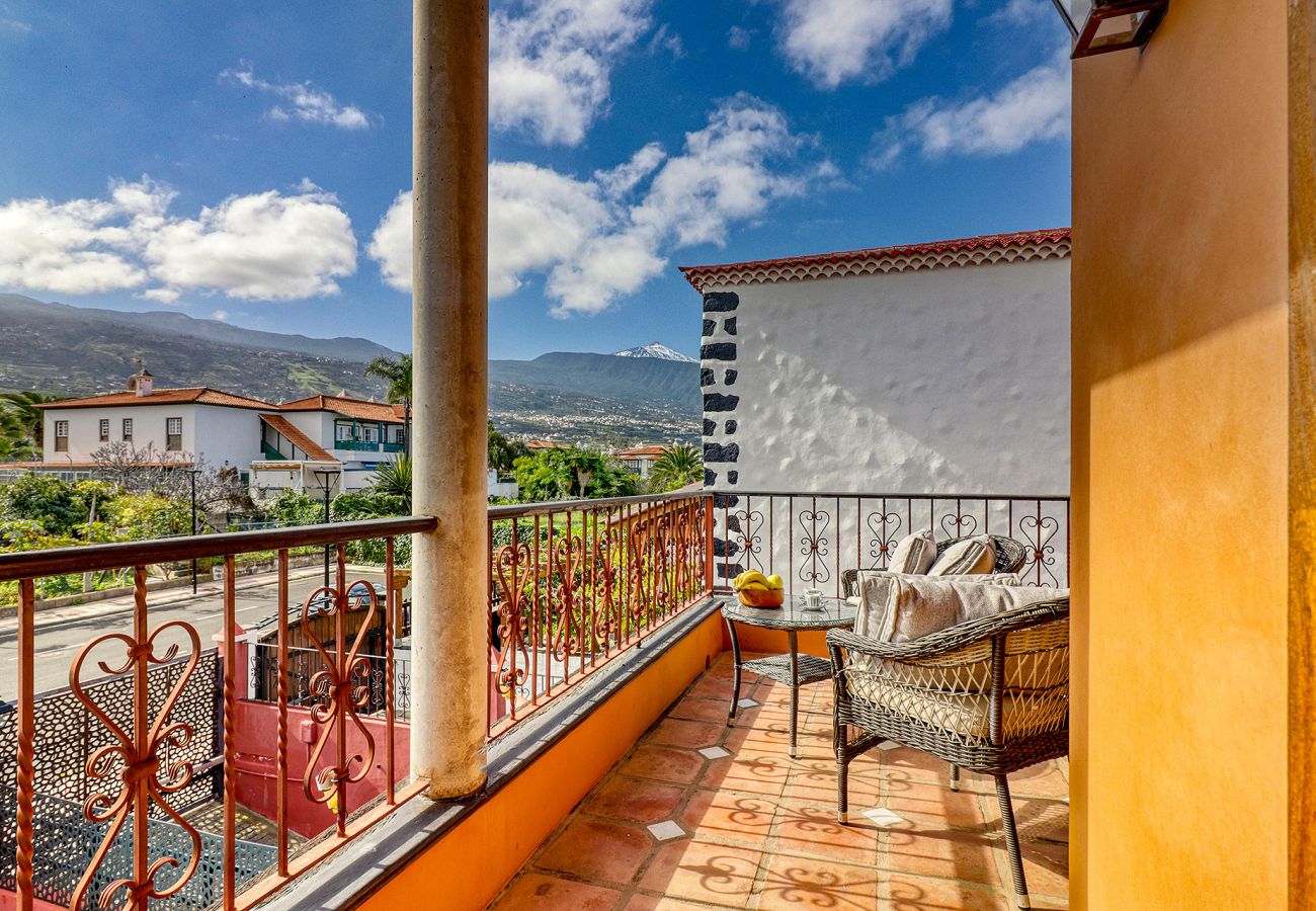 Villa in Puerto de la Cruz - 4BR Work-Life Villa|Pool, Gym, Office, Billiard