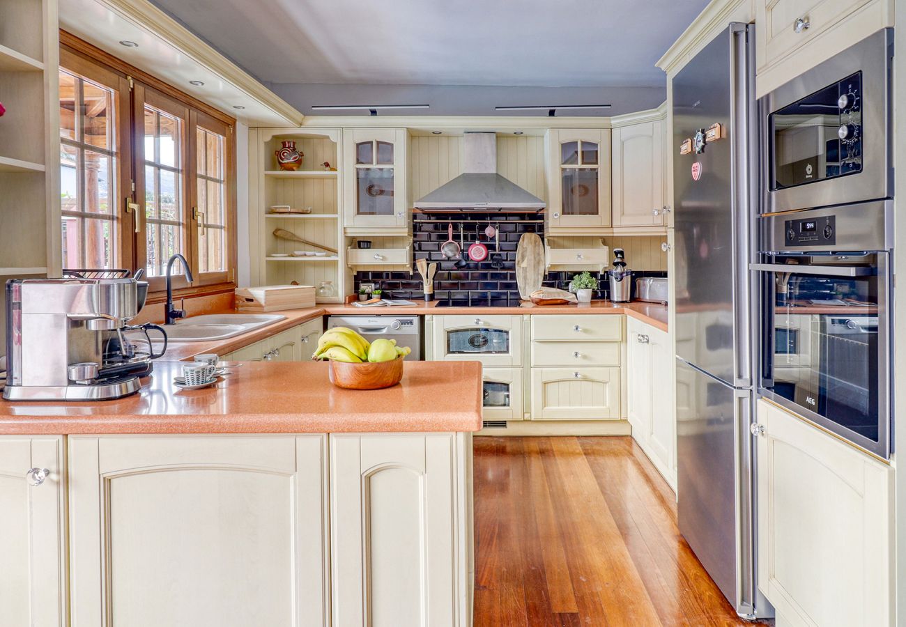 Вилла на Puerto de la Cruz - Вилла 4 спальни Живи и Работай|Бассейн, Спортзал, Кабинет, Бильярд